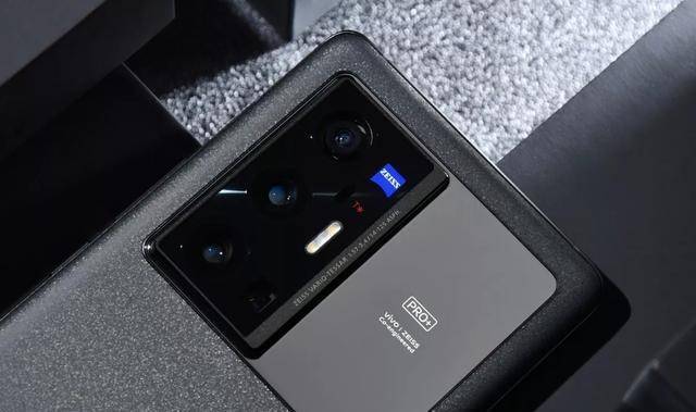 华为Mate8 vs P9：哪款旗舰更胜一筹？